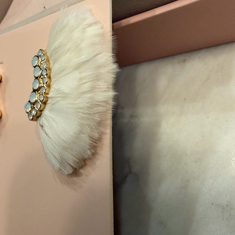 NEW Mignonne Gavigan Ivory Feather Earrings with Crystal Accents - Picture 9 of 11